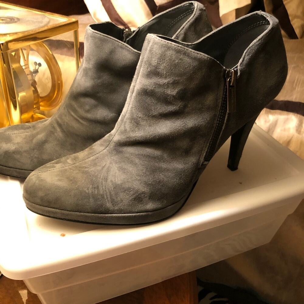 BANDILINO Grey Suede Platform Booties w/ zipper - Picture 2 of 7